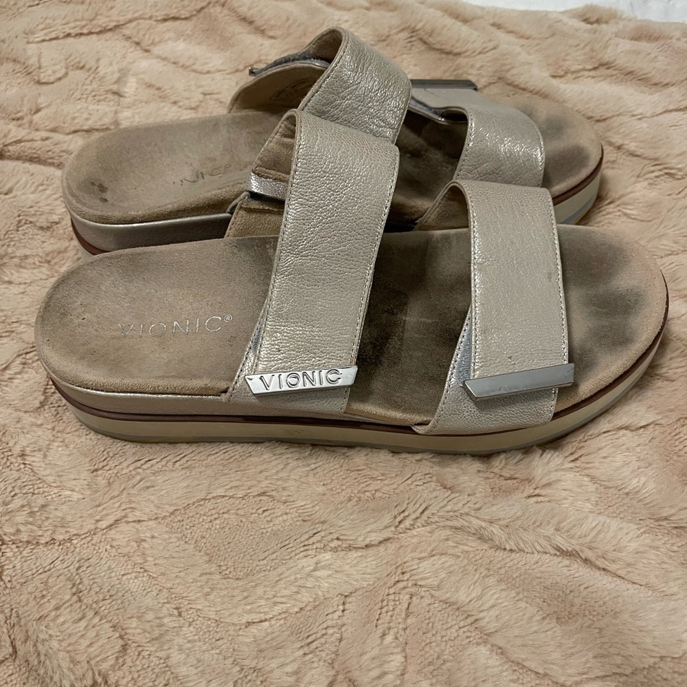 Vionic Brandie Flatform Sandals Womens 9 Silver Metallic Leather Platform Slide